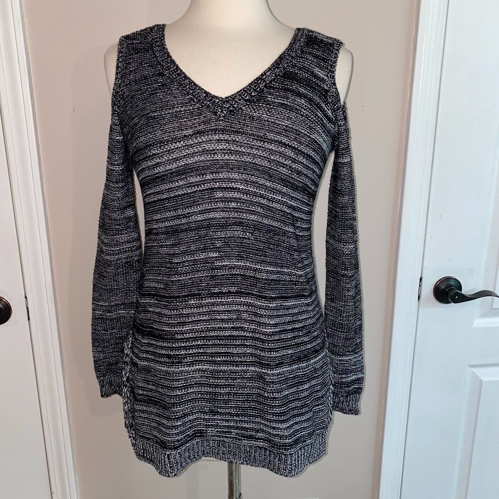 - True Craft cold shoulder sweater tunic S EUC